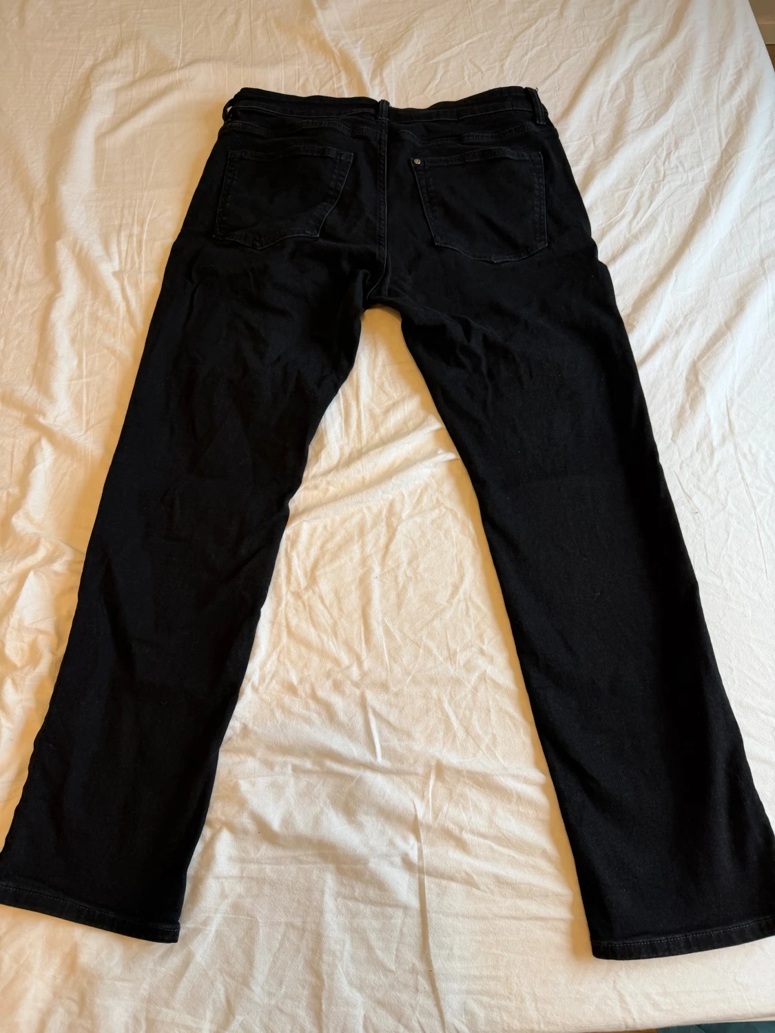 Svarta straight jeans från H&M - 1