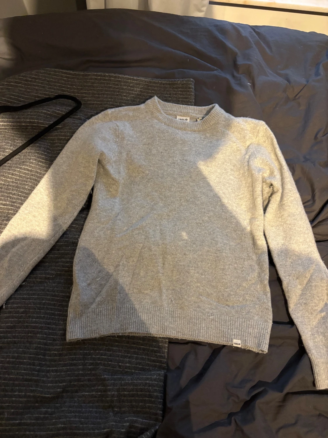 Ljusgrå stickad tröja från !Solid - 1