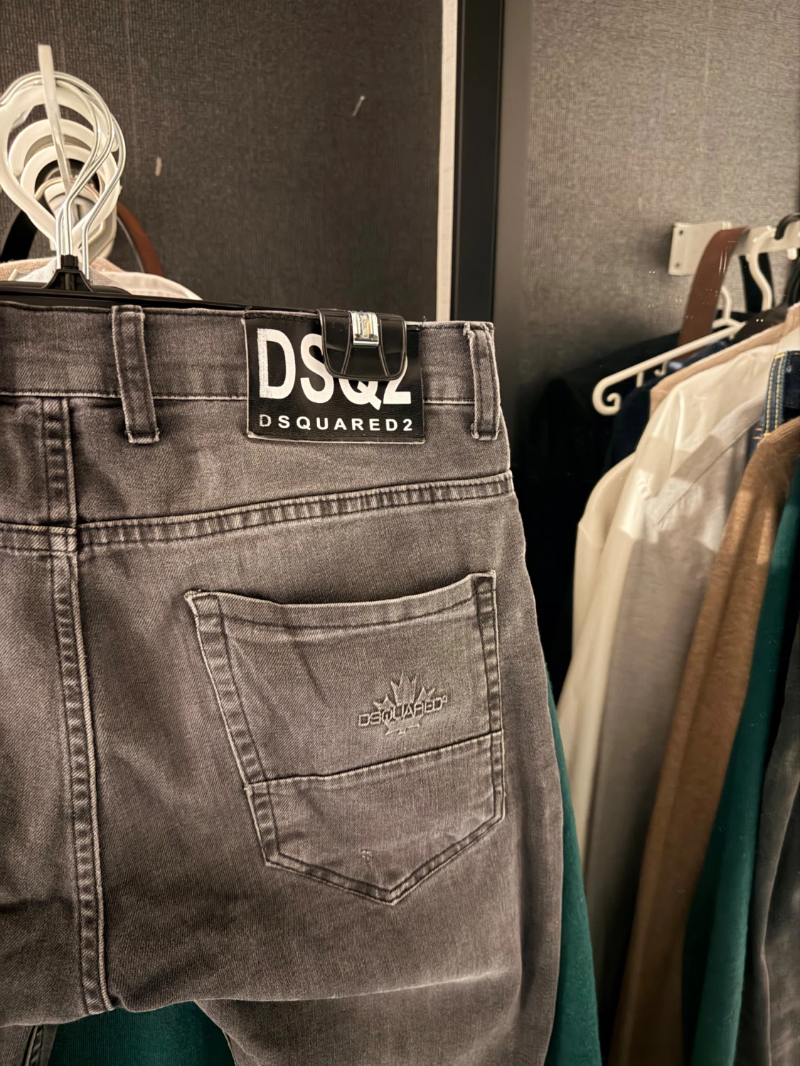 Grå/svarta ” Dsquared2 ” jeans - 2
