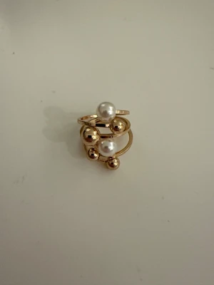 Ring  - Så snygg ring, knappt använd 