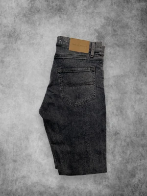 NYA Tiger of Sweden Jeans - Nya stilrena jeans ifrån Tiger of Sweden - Skick: 9.5/10 - Storlek: W31 L32 - Nypris: 1499kr - Mitt pris: 299kr - DM vid frågor & funderingar! 🙌🏻