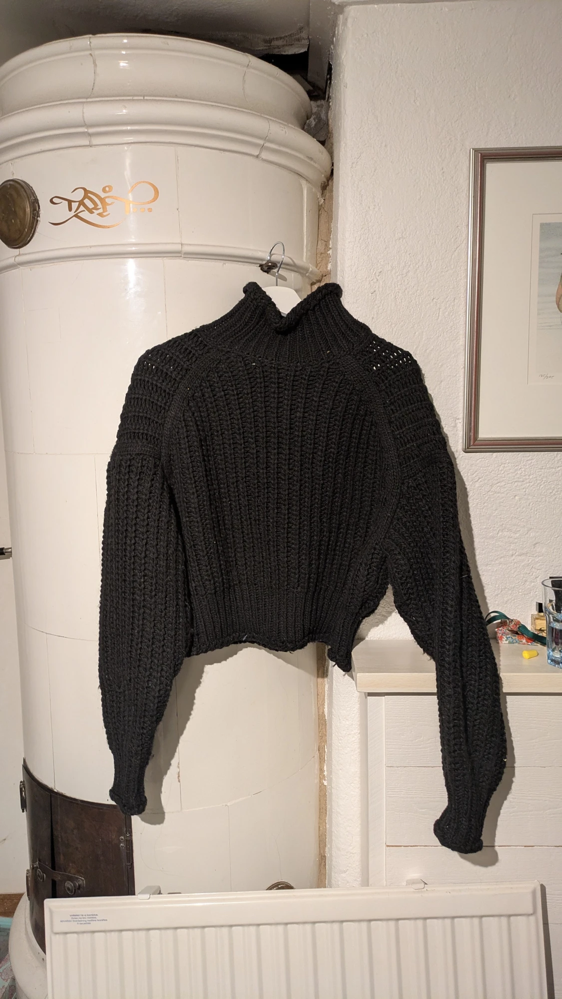 Svart croppad stickad tröja