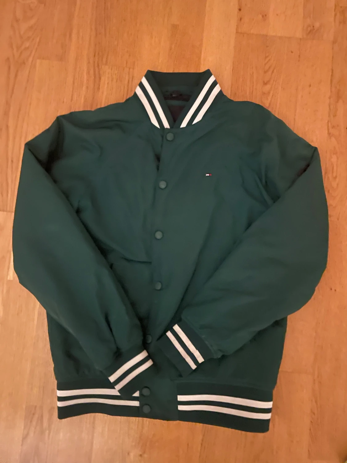 Grön bomberjacka från Tommy Hilfiger