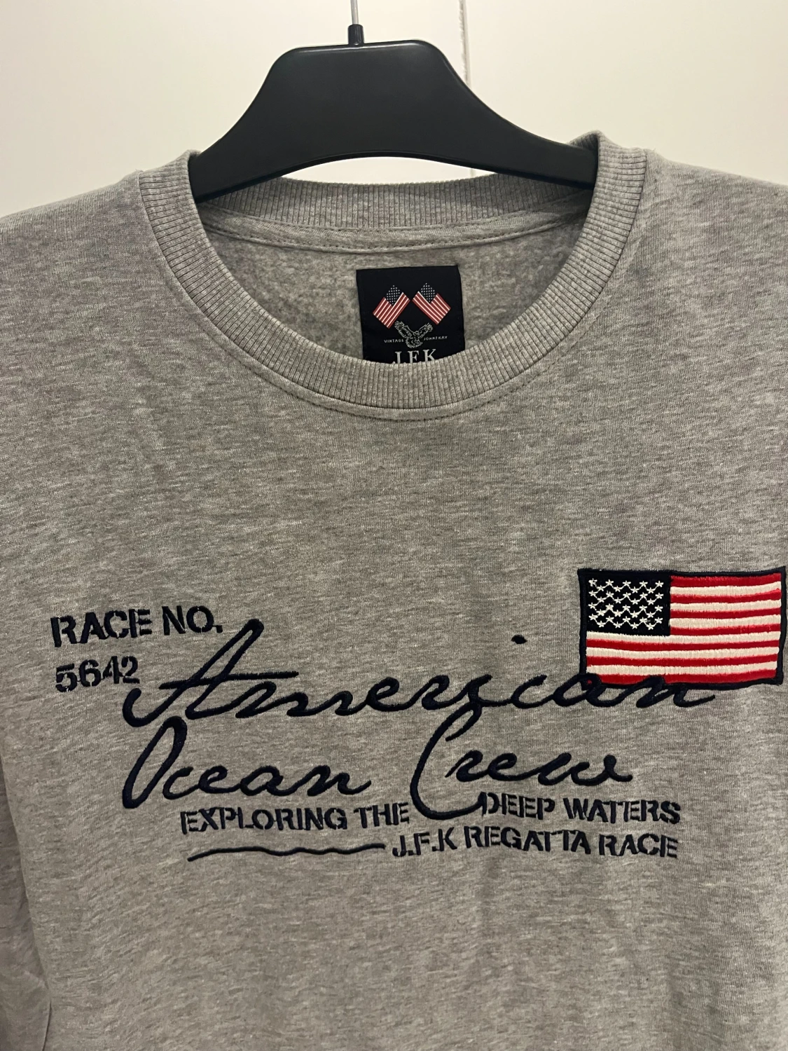 Grå sweatshirt från J.F.K med tryck - 1