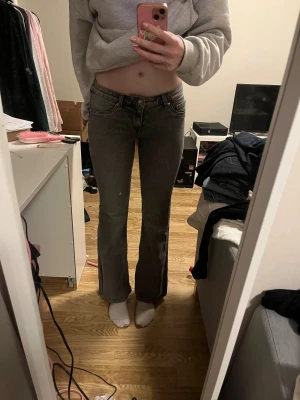 Low waist - Lågmidjade jätte sköna å stretchiga använda en gång  midjemått-37 innerbenslängd-79 skriv om du undrsr något😊