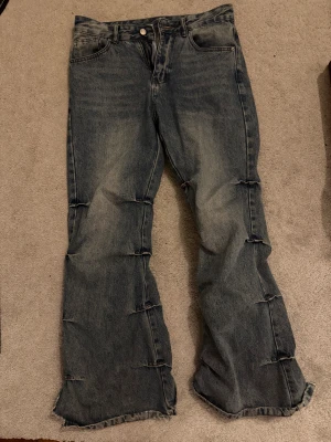 Flared jeans blue - Storlek 28 distressed worn look vid hälen 