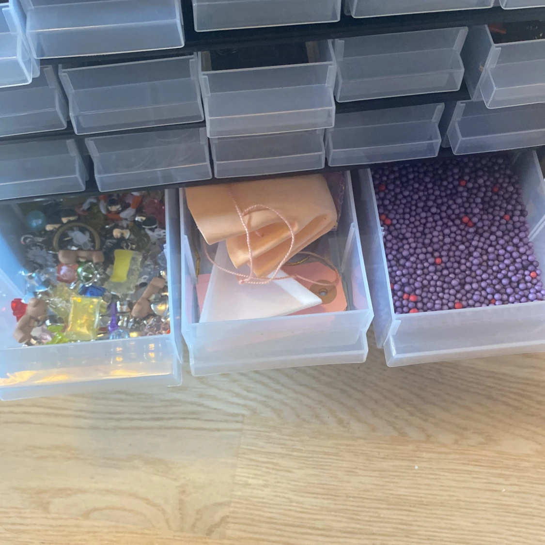 Smyckeset med örhängen och tillbehör - 2