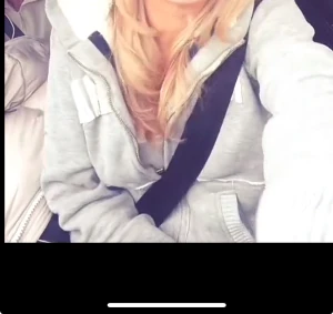 Grå teddyjacka Abercrombie & Fitch XL - !första bilden är lånad!   Super fin zip står XL på lappen men passar mig som har XS/S då andra bilden är på mig❣️ hör av er för frågor