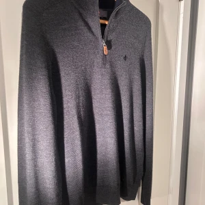 Morris Tröja - Väldigt snygg tröja från Morris | Storlek S, passar M också | Helt ny, aldrig använd | Nypris: ca 1800kr | Vid snabb affär innan 30/10 på kvällen kan jag droppa i pris | Kontakta vid intresse |