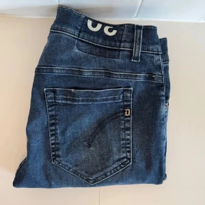 Dondup jeans  - Dondup jeans i modellen George. Storlek W30. Bara att höra av sig till oss vid minsta funderingar😁