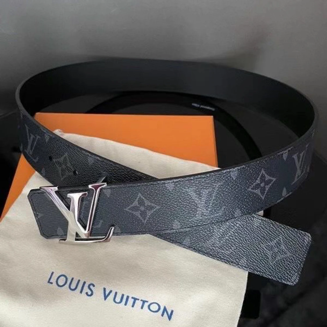 Hel svart och silver bälte