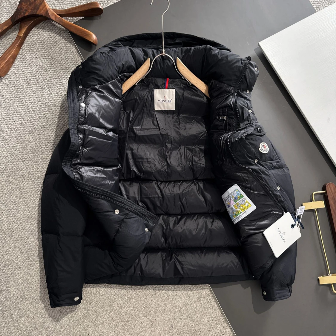 Svart Moncler pufferjacka med huva - 2