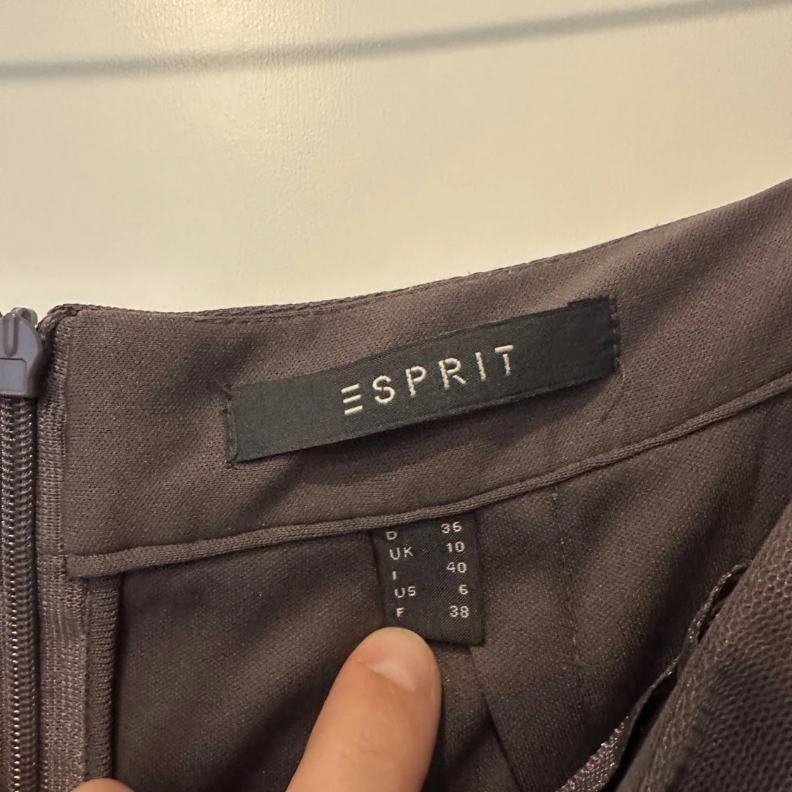 Mörklila tyllkjol från Esprit. Perfekt till Halloween!! - 1