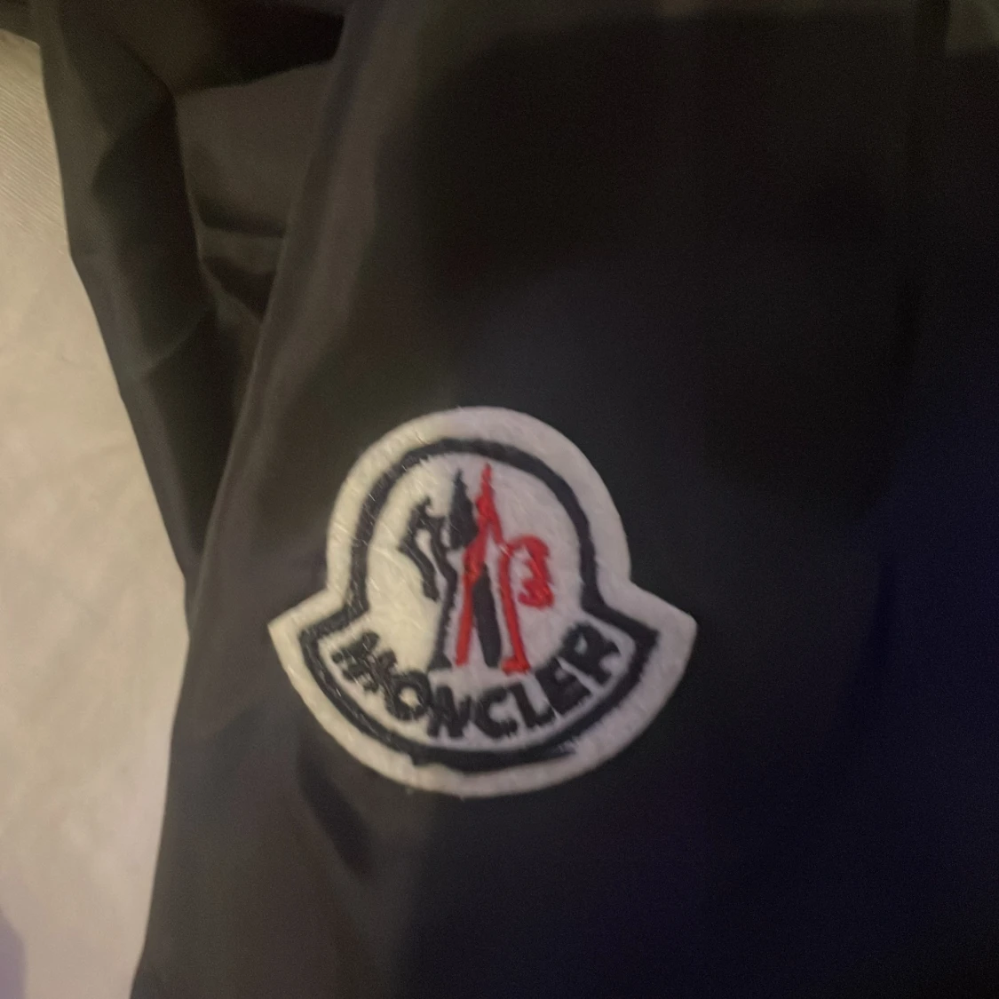 Svart vindjacka med huva från Chase - 2