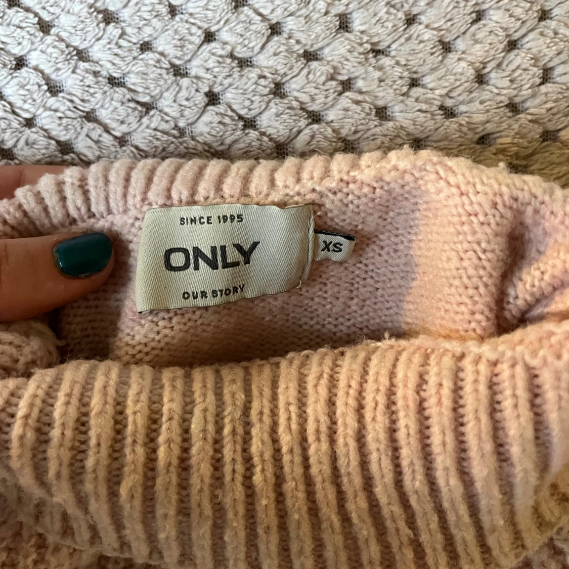 Ljusrosa stickad polotröja från ONLY - 1