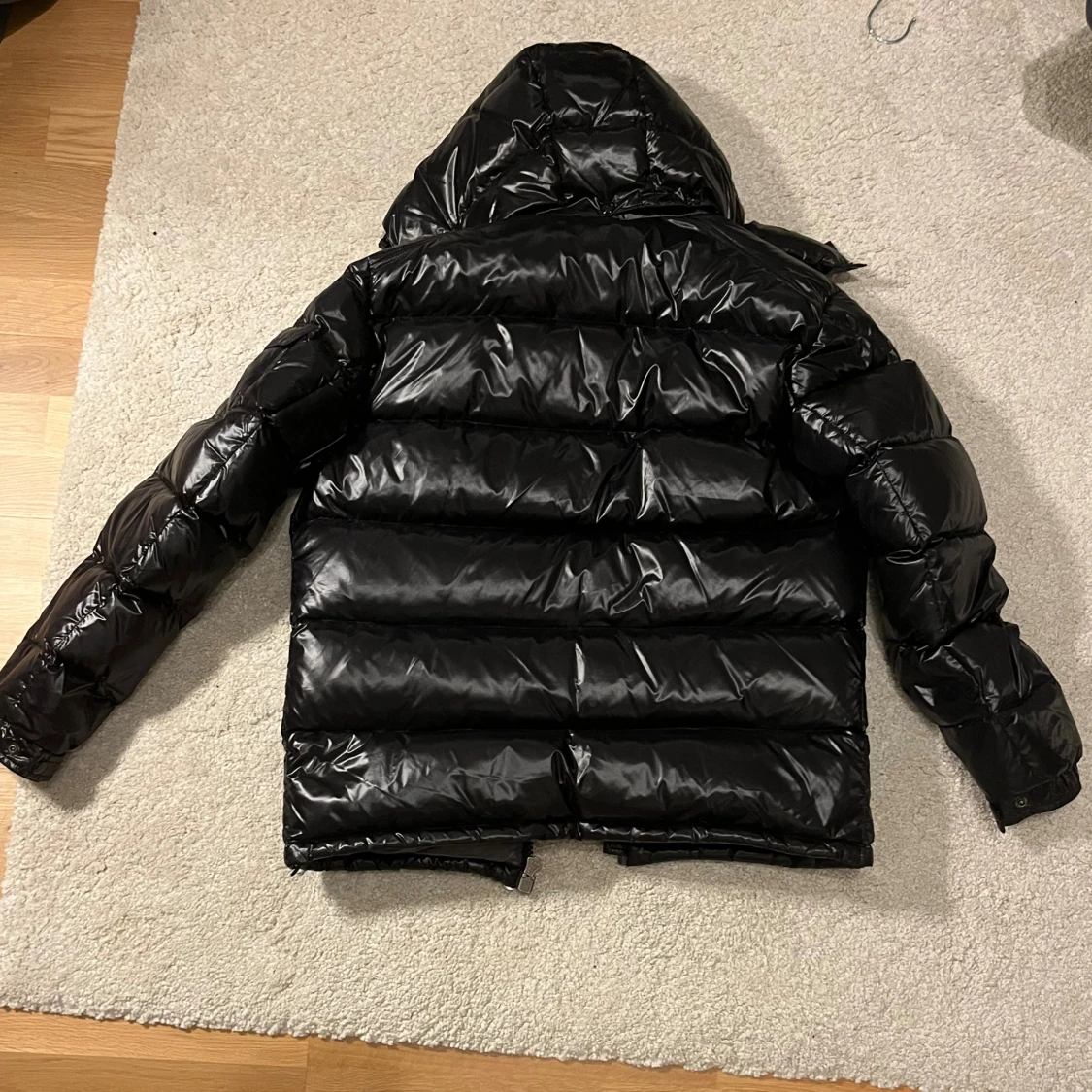 Svart Moncler pufferjacka med huva - 1