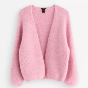 Ljusrosa stickad kofta från Lindex - Använd typ en gång, så väldigt nytt skick. Nypris 399kr. Skriv för egna bilder.