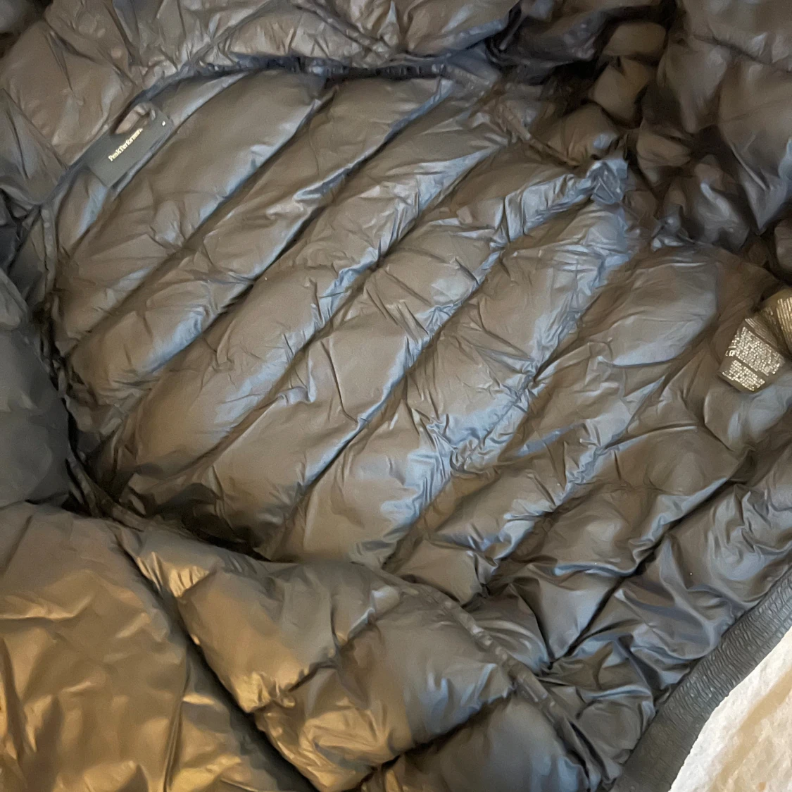 Svart dunjacka från Peak Performance - 1