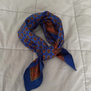 Blå mönstrad halsduk  - Used but in good condition