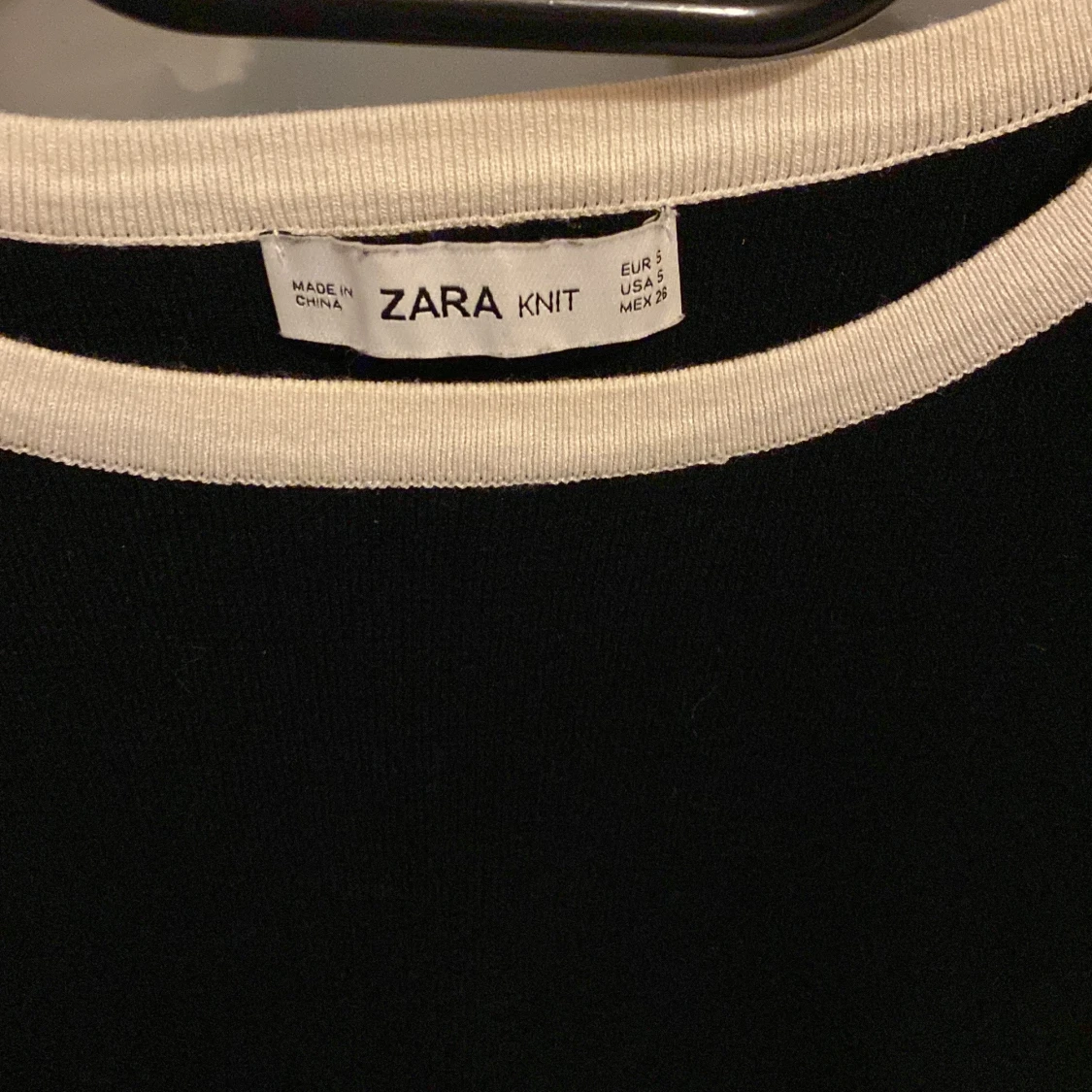 Svart stickad topp från Zara - 2