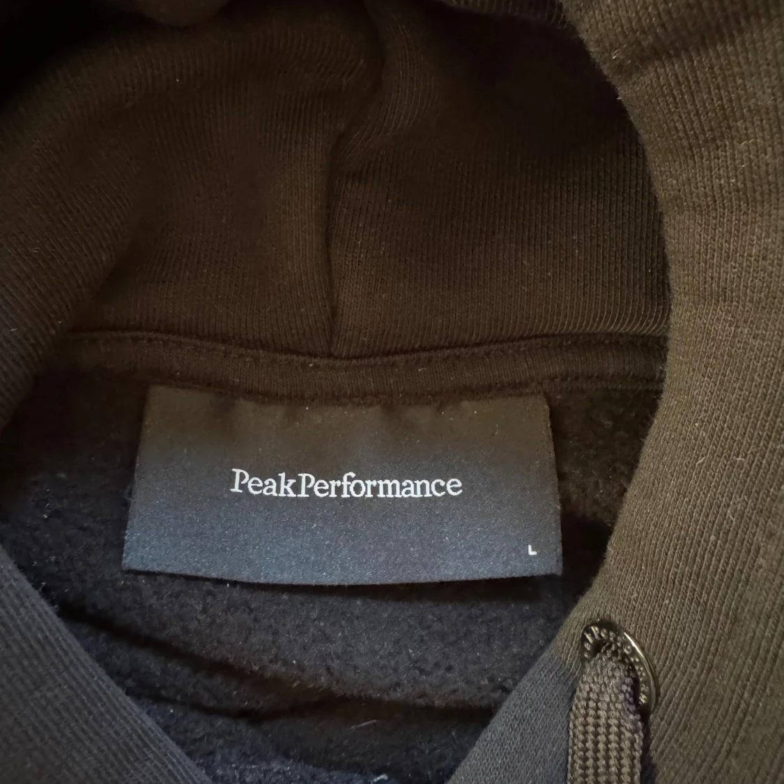 Svart hoodie från Peak Performance - 1