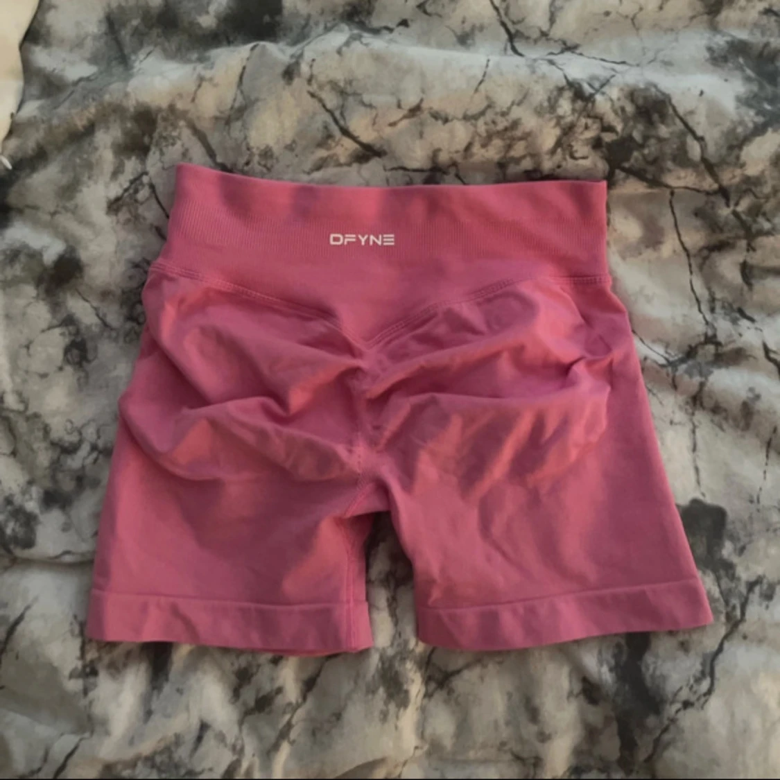 Rosa träningstights shorts från DFYNE - 1