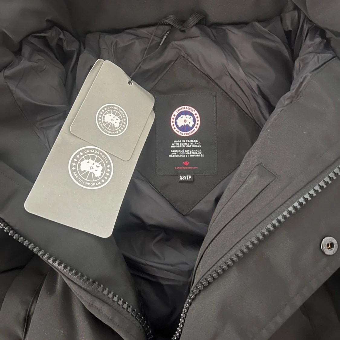 Svart pufferjacka från Canada Goose - 1