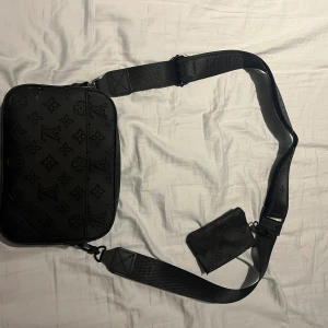 En snygg handväska  - En snygg väska till män i svart 