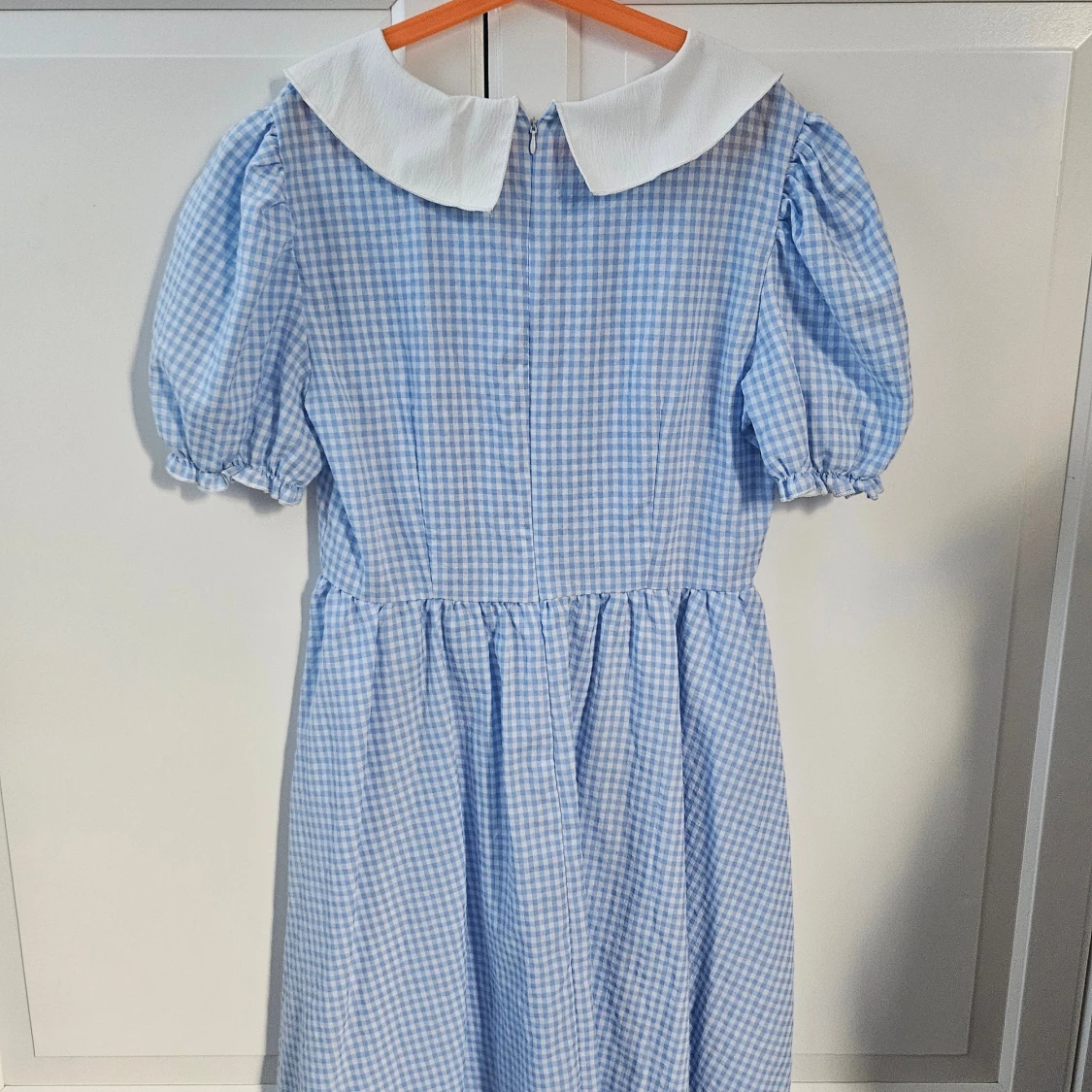 Blåvit rutig kortklänning med krage - 2