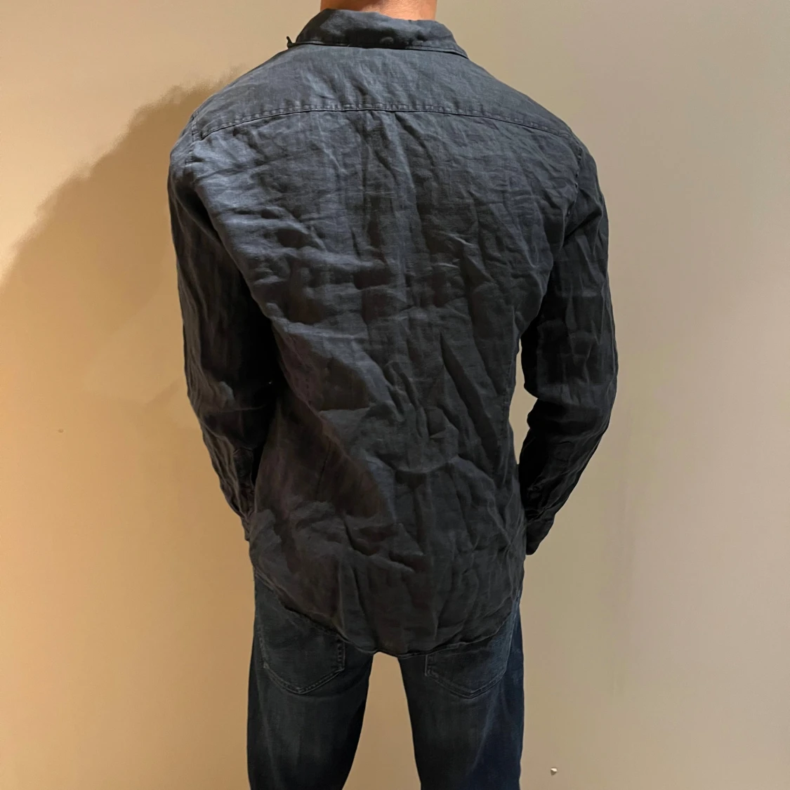 Mörkblå linneskjorta från Riley - 1