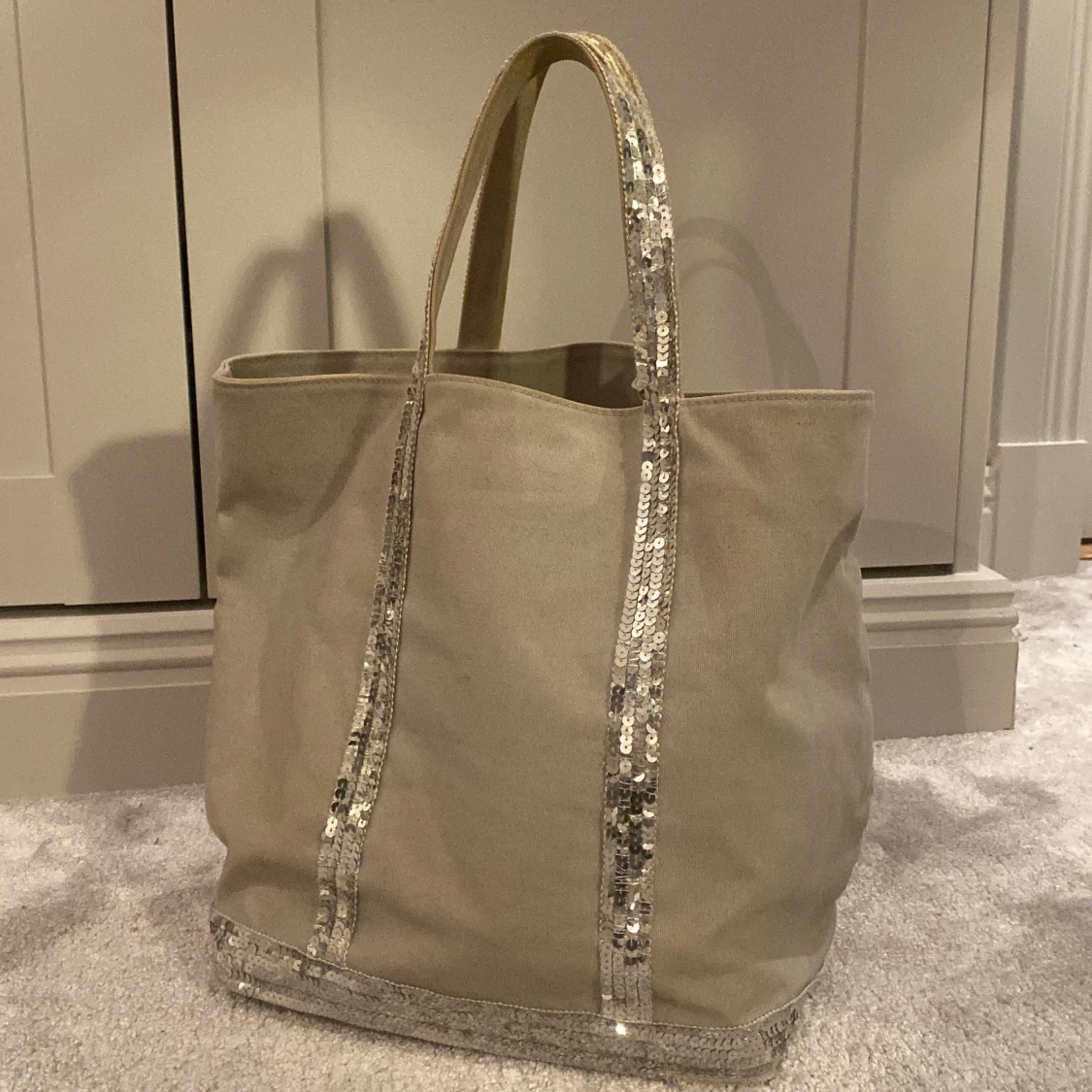 grå väska från Vanessa Bruno