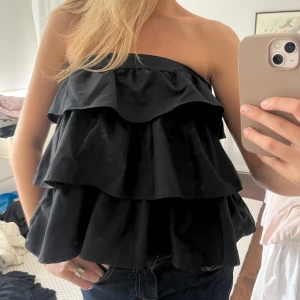 Svart volang topp - Svart volang topp 