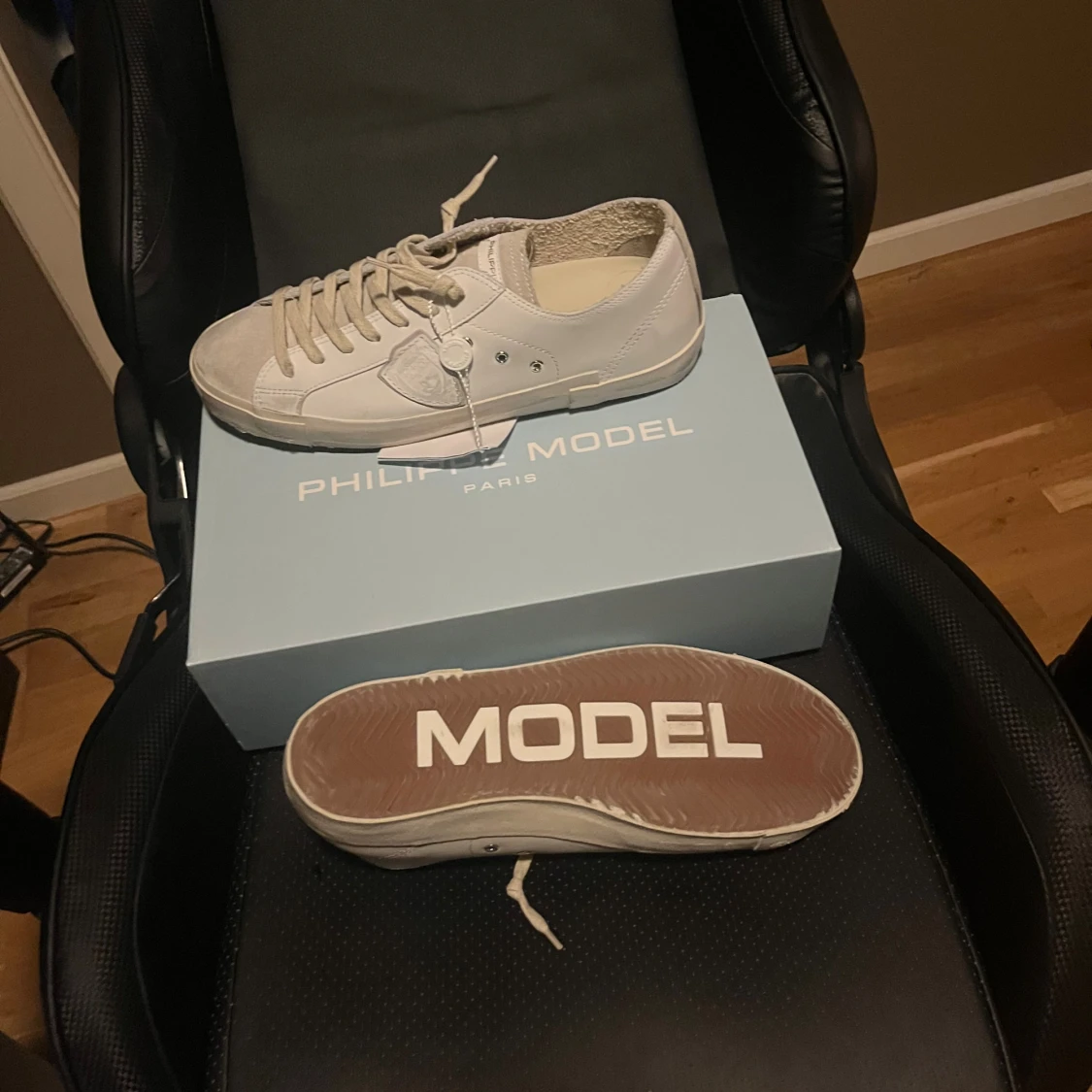 Philippe Model vita sneakers i skinn