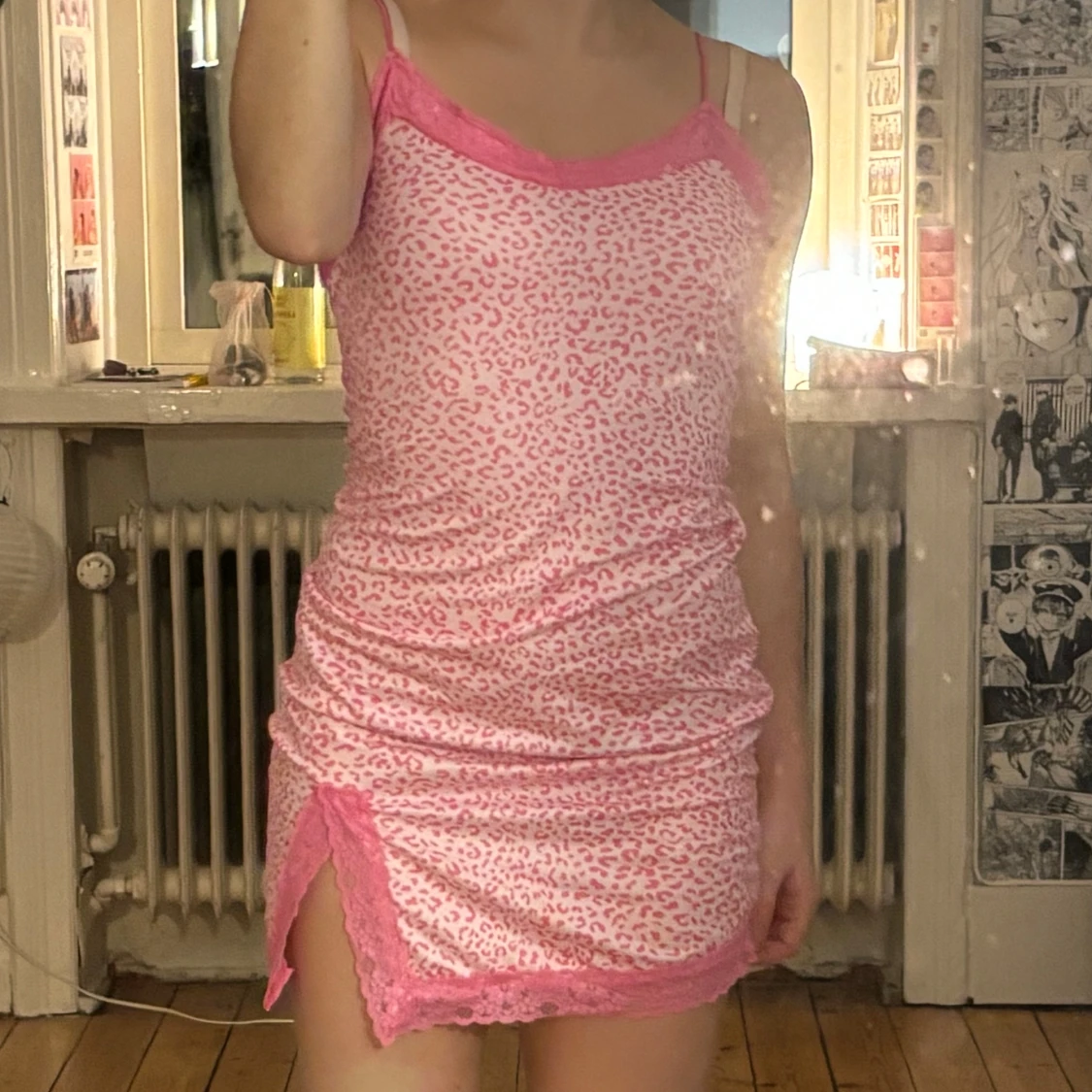 Rosa leopardmönstrad kortklänning