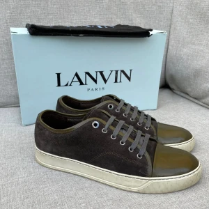 Lanvin skor - Hej! Säljer nu dessa sjukt snygga lanvin skor. Skorna är i toppskick! Har begränsat antal boxar och dustbag. Hör av dig vid frågor. 