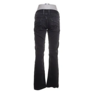 Svarta Pepe Jeans - Köpta på Sellpy men passar tyvärr inte mig🥰🥰   Pris går såklart att diskutera❣️