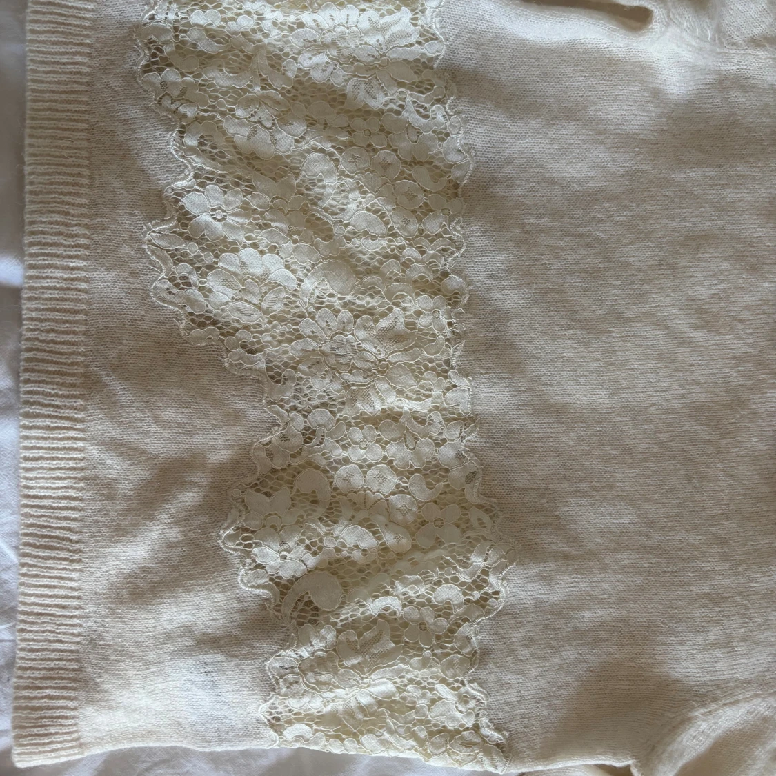 Beige stickad tröja med spets från Zara - 1