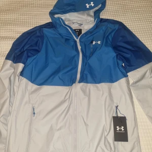 Jacka - Jacka från Under armour. Se gärna mina andra annonser och skapa bundles. Inga byten.