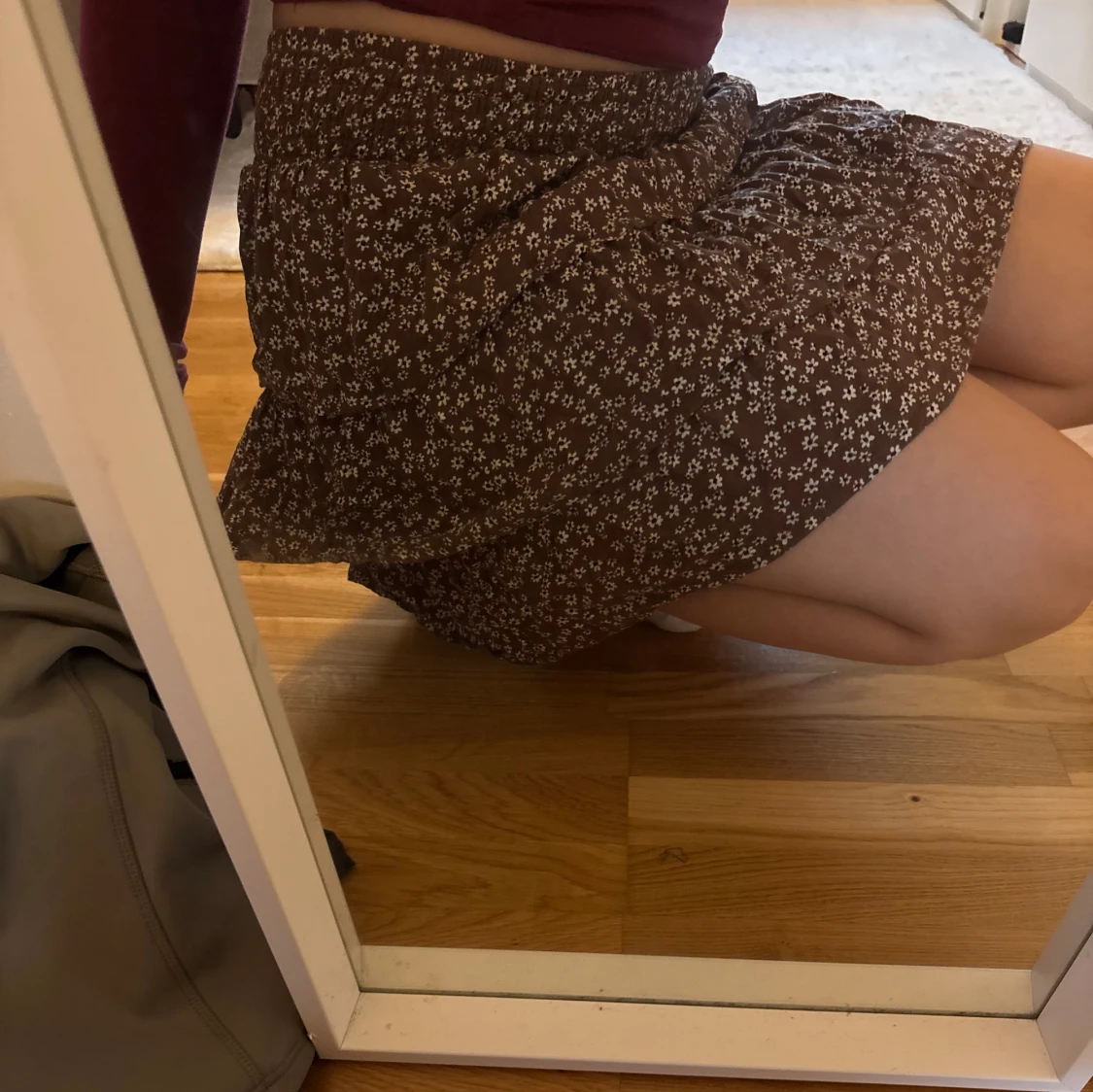 Brun blommig volangkjol - 1