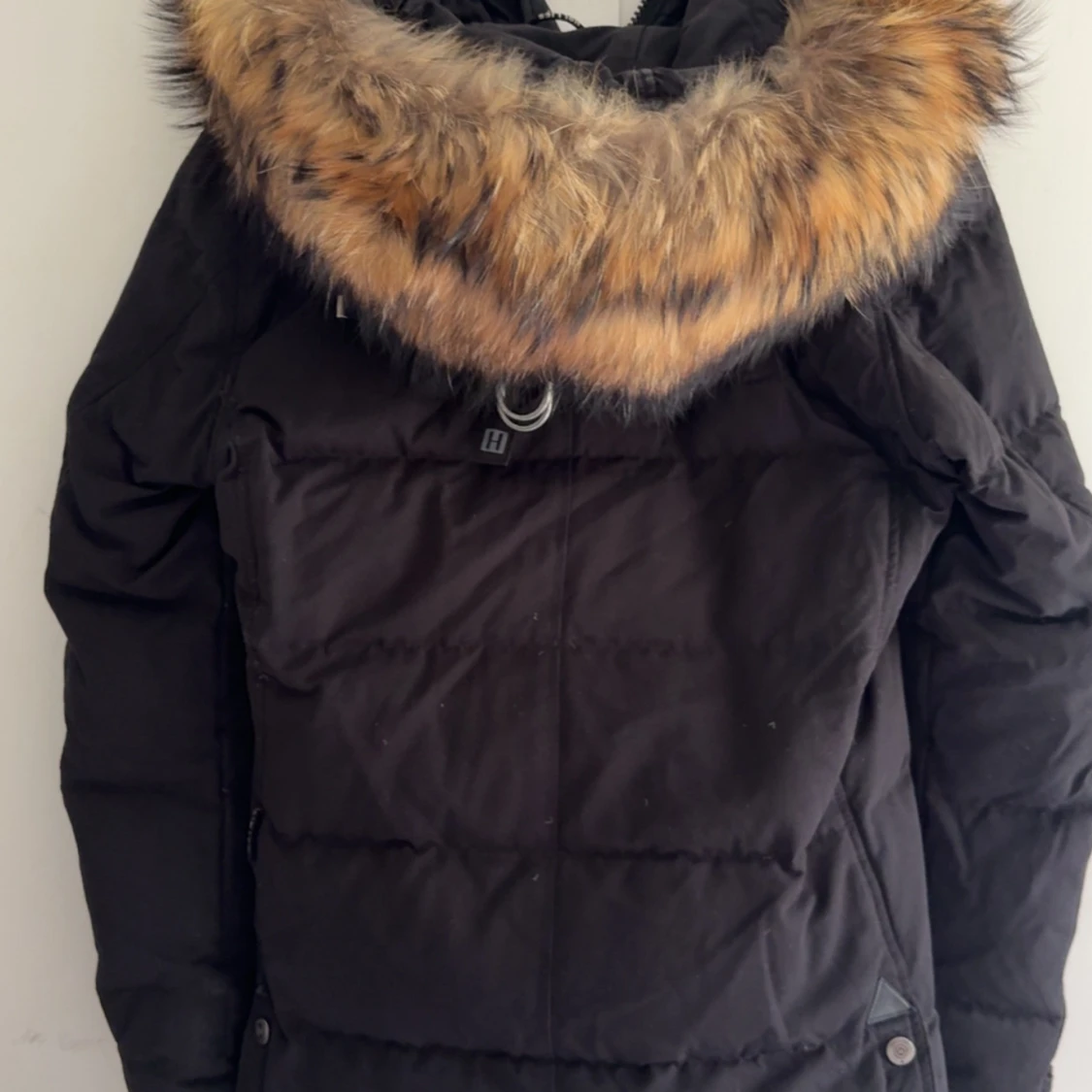 Svart lång dunjacka med päls - 4