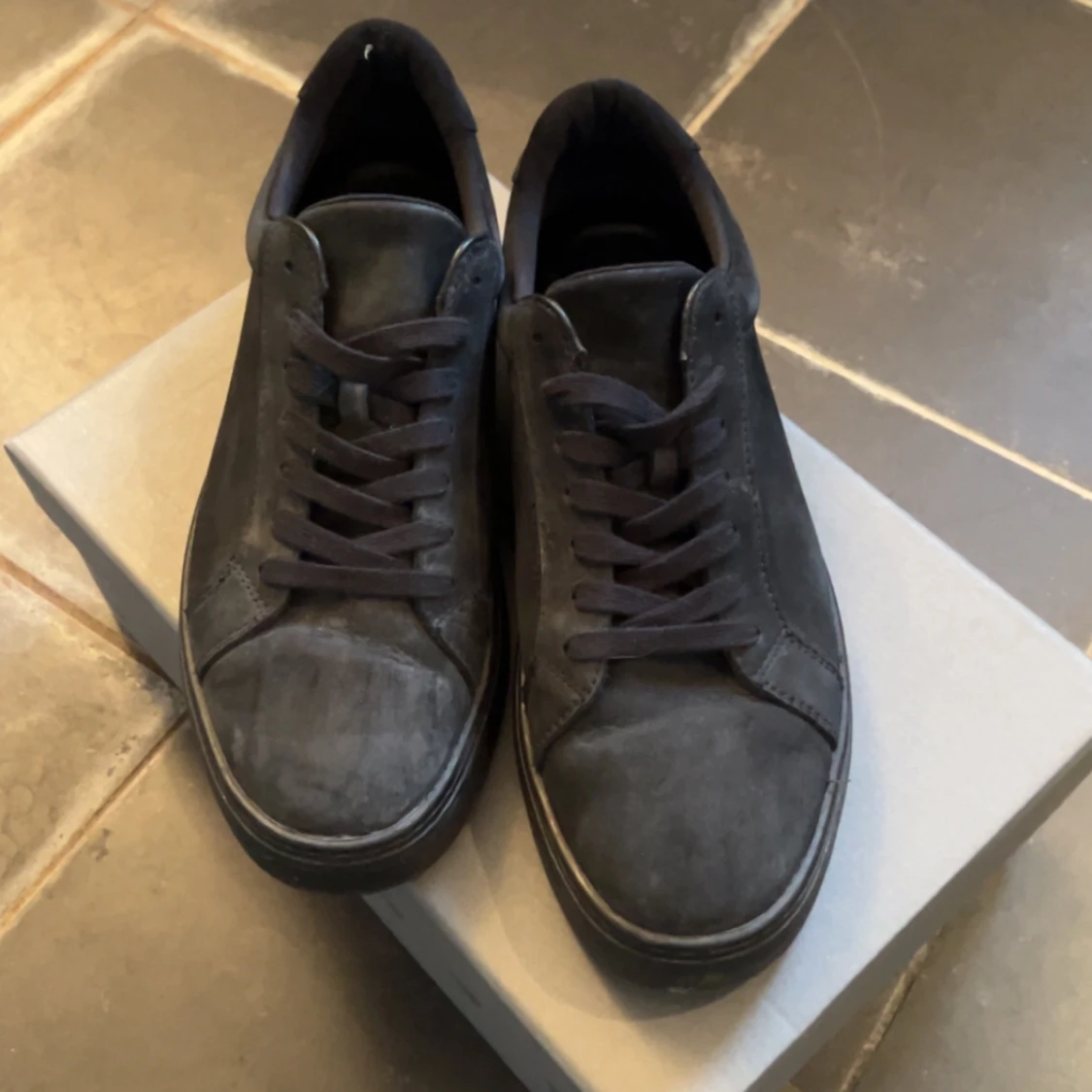 Svarta sneakers från Vagabond i mocka - 1