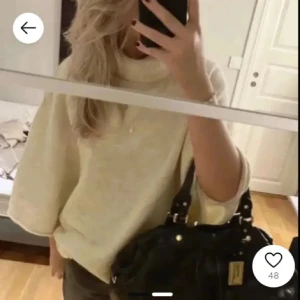 Beige polotröja - Säljer den populära stickade utsålda tröjan från zara😍