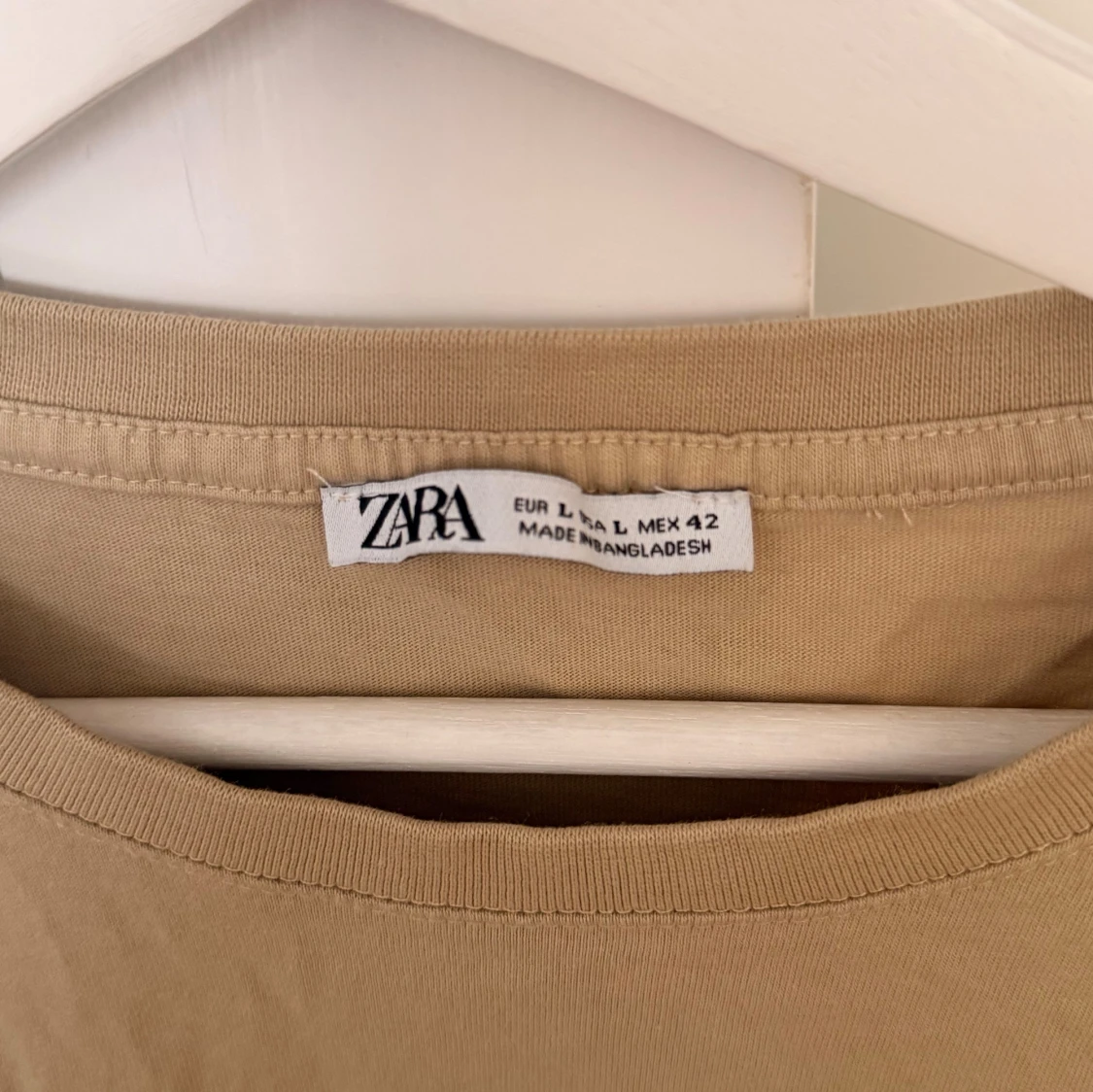 Beige t-shirt från Zara - 1