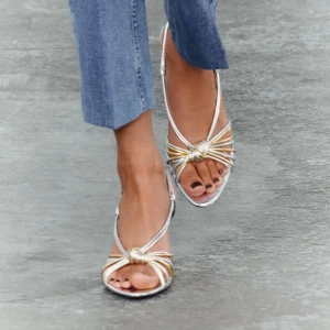 SÖKER - Söker dessa klackar från Zara, helst storlek 39 annars 38 & 40