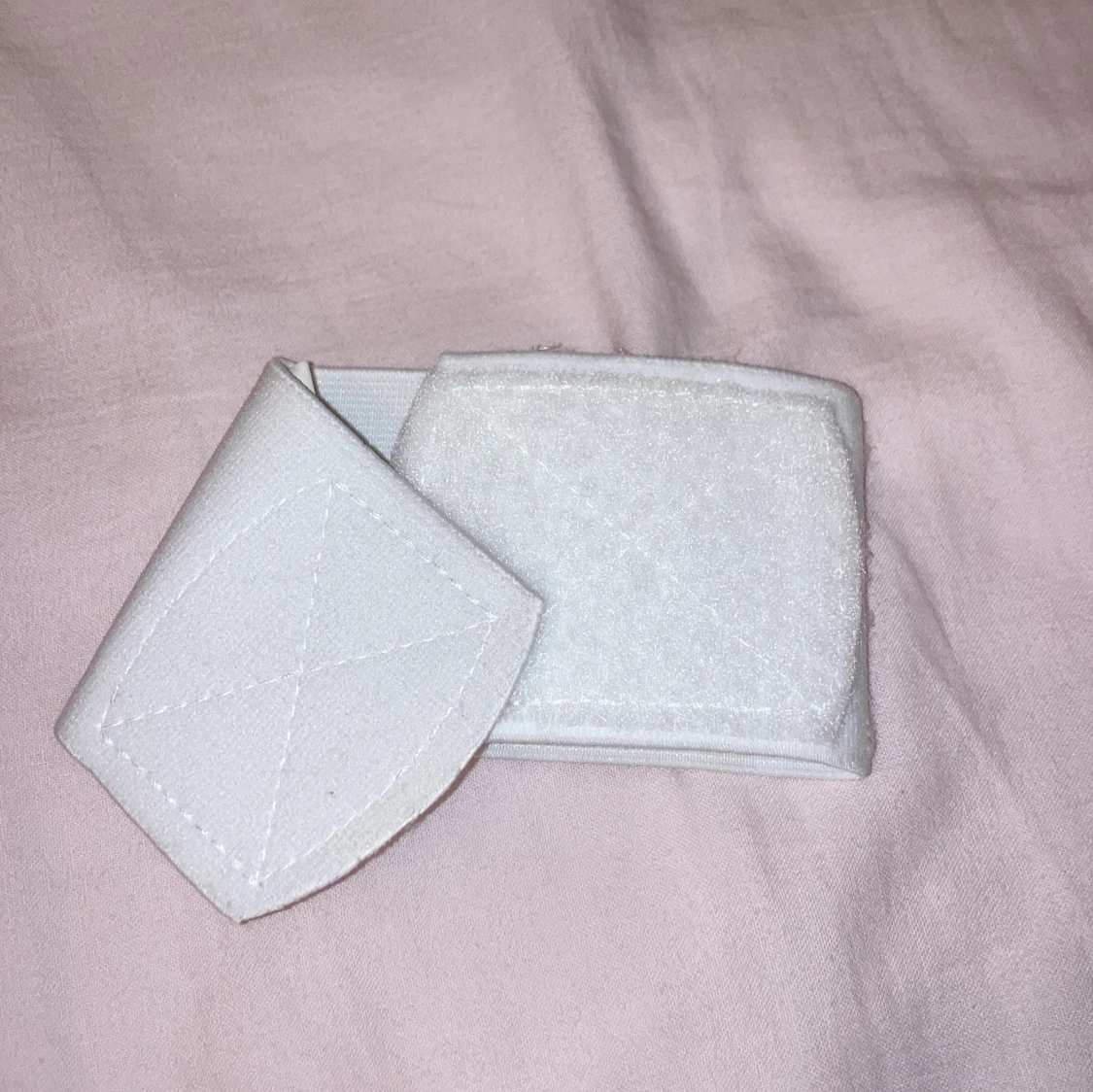 SOC Benskyddshållare vitt/svart - 3