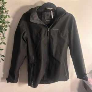 Everest jacka - Helt oanvänd W Allround Jacket 2, från Everest i storlek 158/164.  Nypris: 700:-