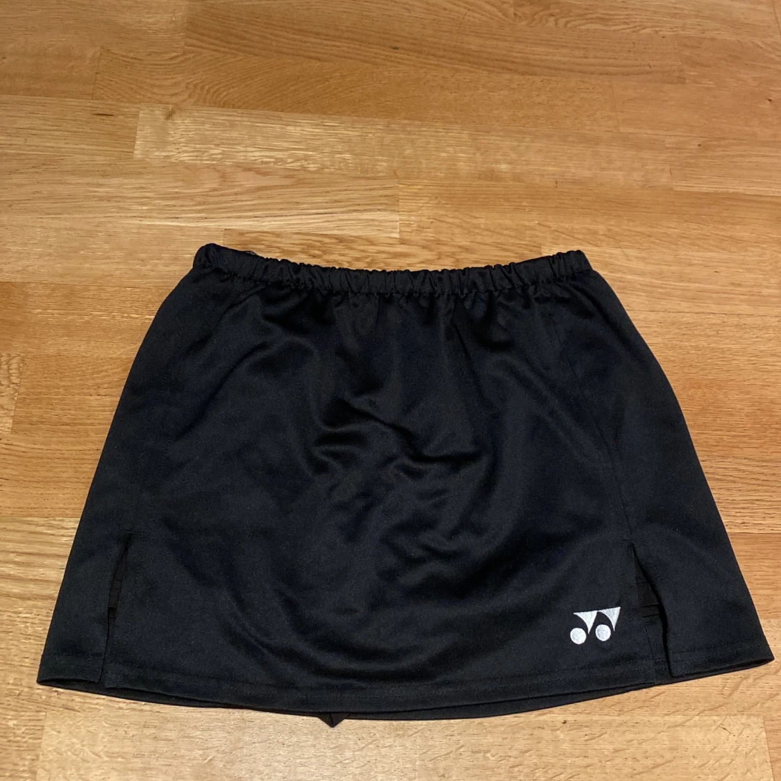 Yonex - Svart sportkjol - storlek L - Badminton 