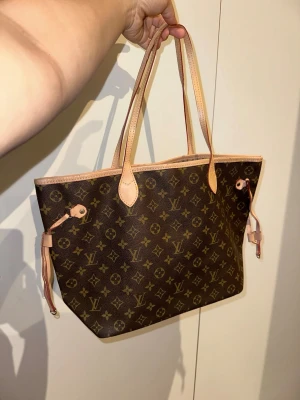 Nevermore design tote bag - In good condition no big issue only sign of usage. i have 3 of these all in different size but i’m keeping the big one and selling two of my medium sizes. For more pictures you can send me a message if want❤️