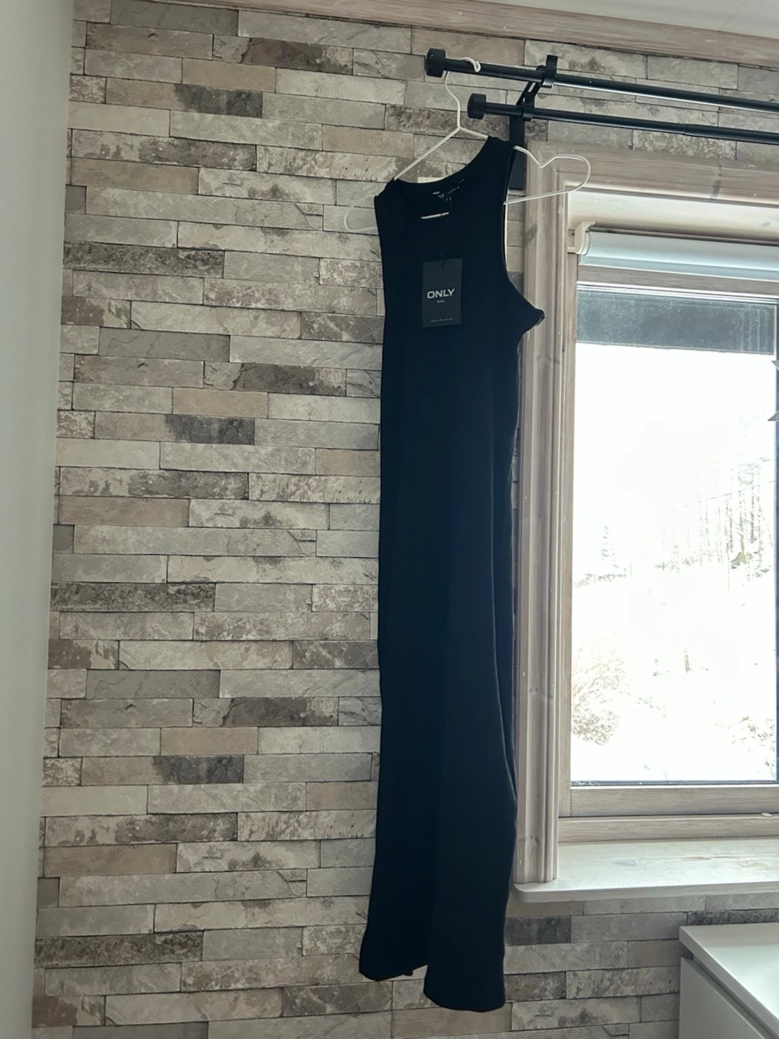 Svart ribbad långklänning från ONLY - 1