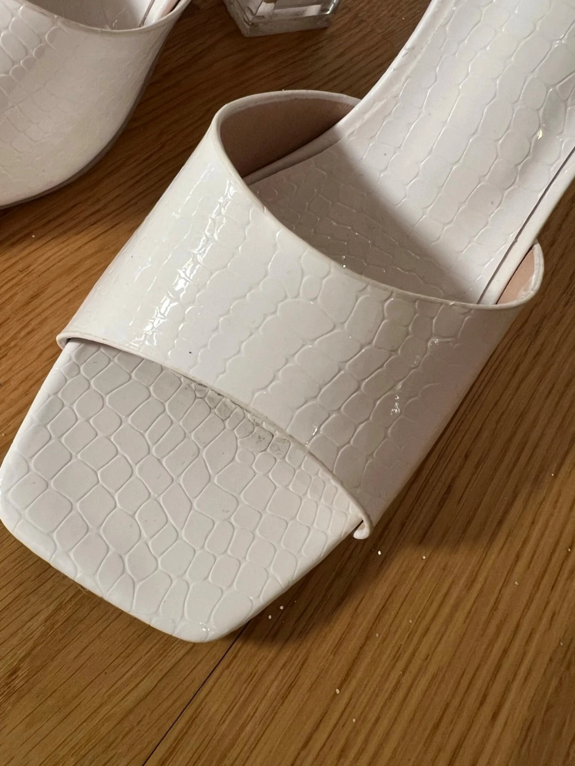 Vita sandaler med transparent klack - 2